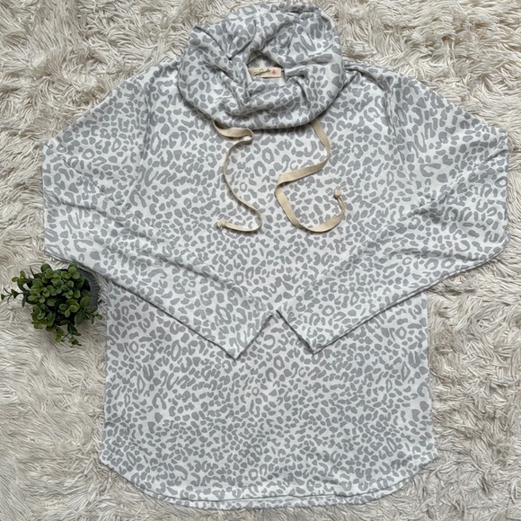 Magnolia Boutique Leopard Funnel Neck Tunic 💗 Gray & Ivory - Picture 3 of 15